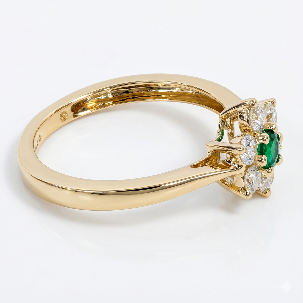 AER156963Y - 14KY/2.57GR 1EMER-0.13CT 6RD-0.44CT
