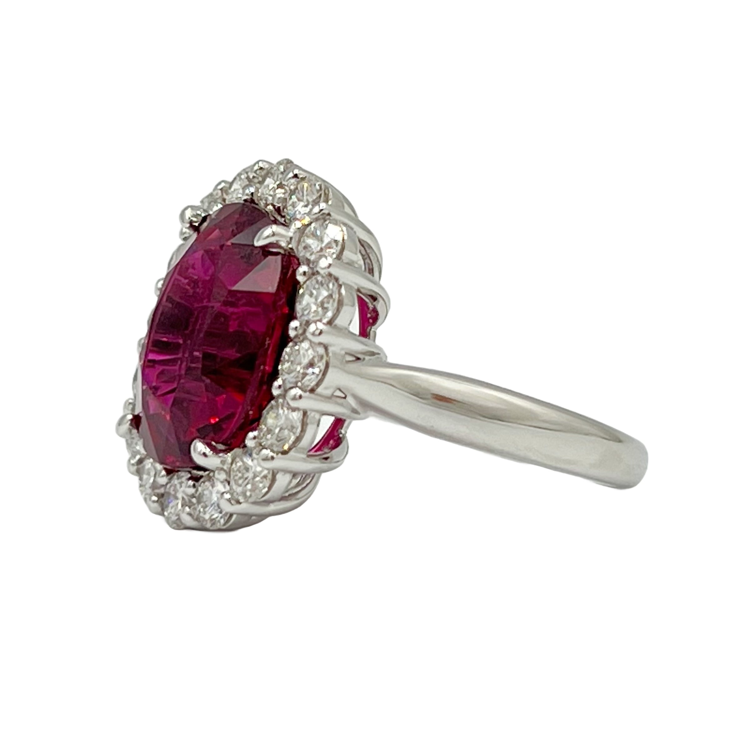 Ring 18KW/6.8G 1RUBL-6.64CT 16RD-1.26CT