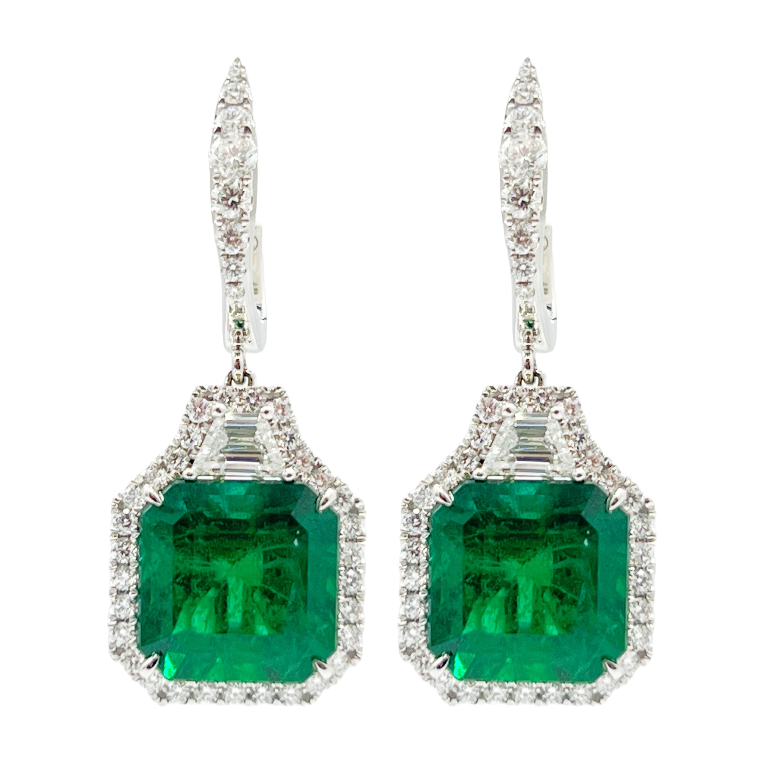Earrings 18KW/7.8G 2EMER-18.16CT 2TRAP-0.87CT 62RD-0.83CT