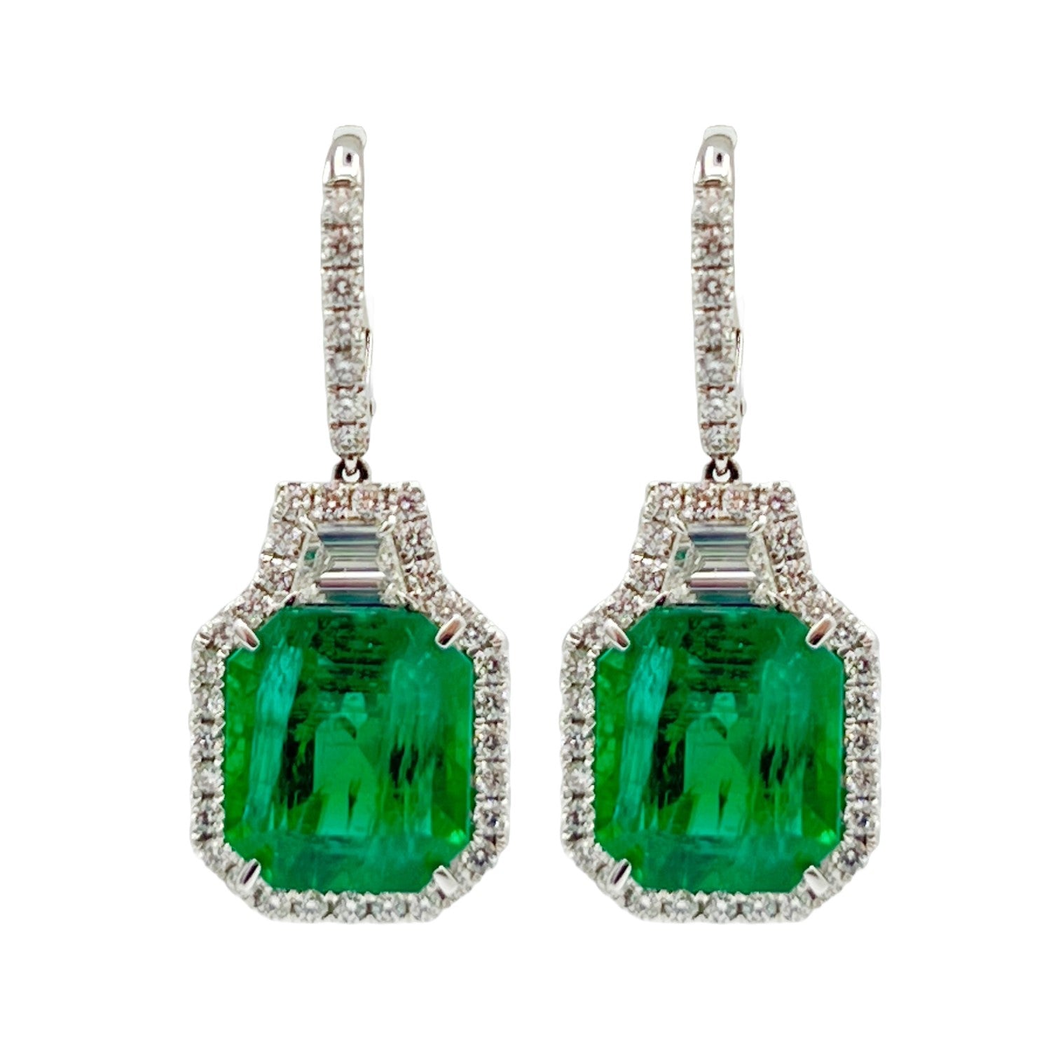 Earrings 18KW/7.0G 2EMER-13.55CT 2TRAP-0.58CT 80RD-1.09CT