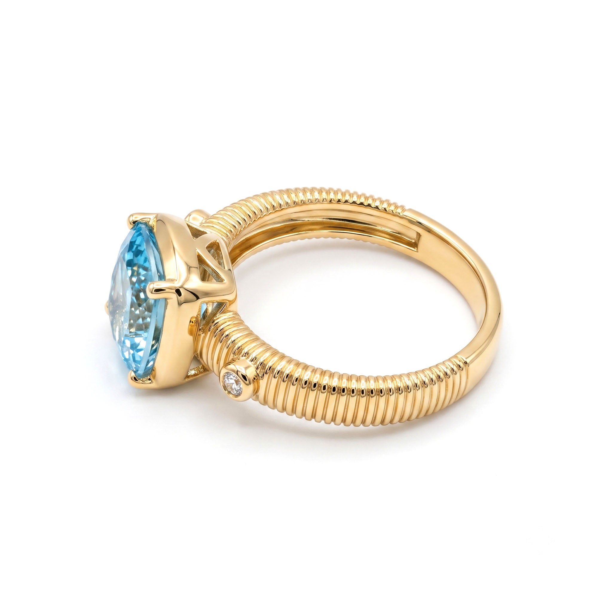 R090101Y-BT - Ring 14KY-4.35G 1BT-2.27ct 2D-0.04ct Blue Topaz