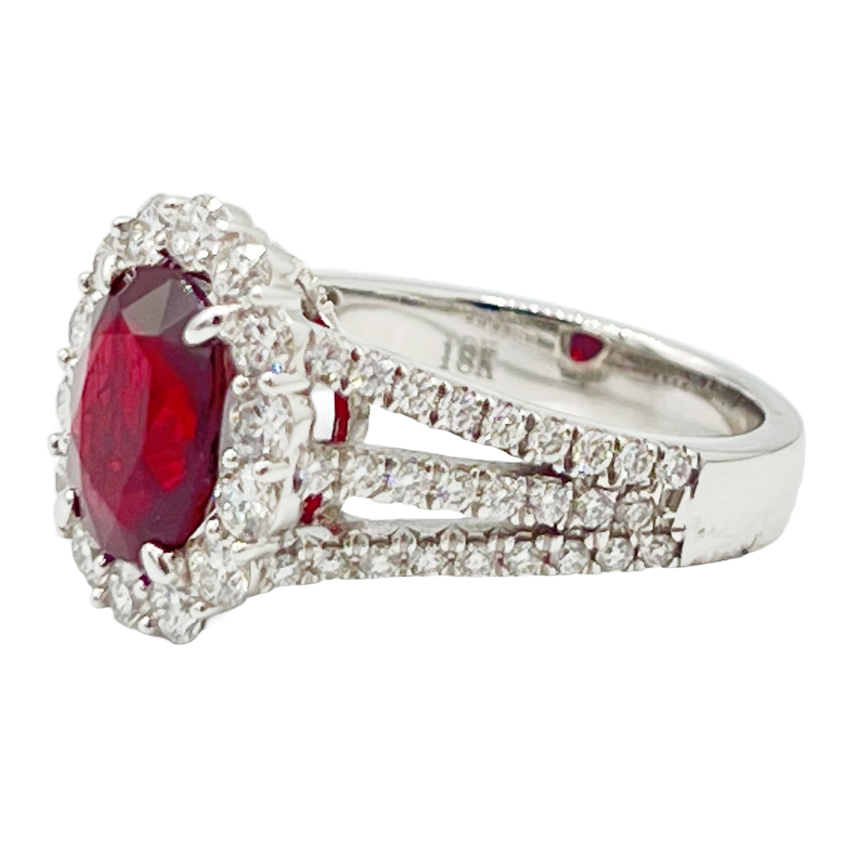 Ring 18KW/6.5G 1RUBY-2.72CT 14RD-0.77CT 68RD-0.53CT