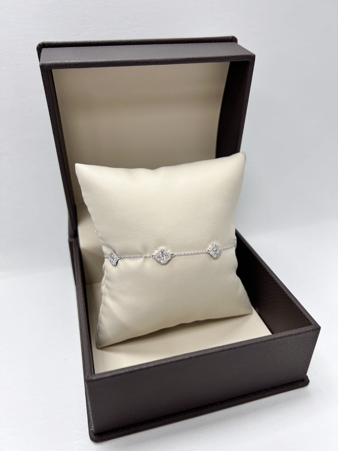 AB153510B - Bracelet 14KW/5.1G 20RD-1.41CT 105RD-0.50CT
