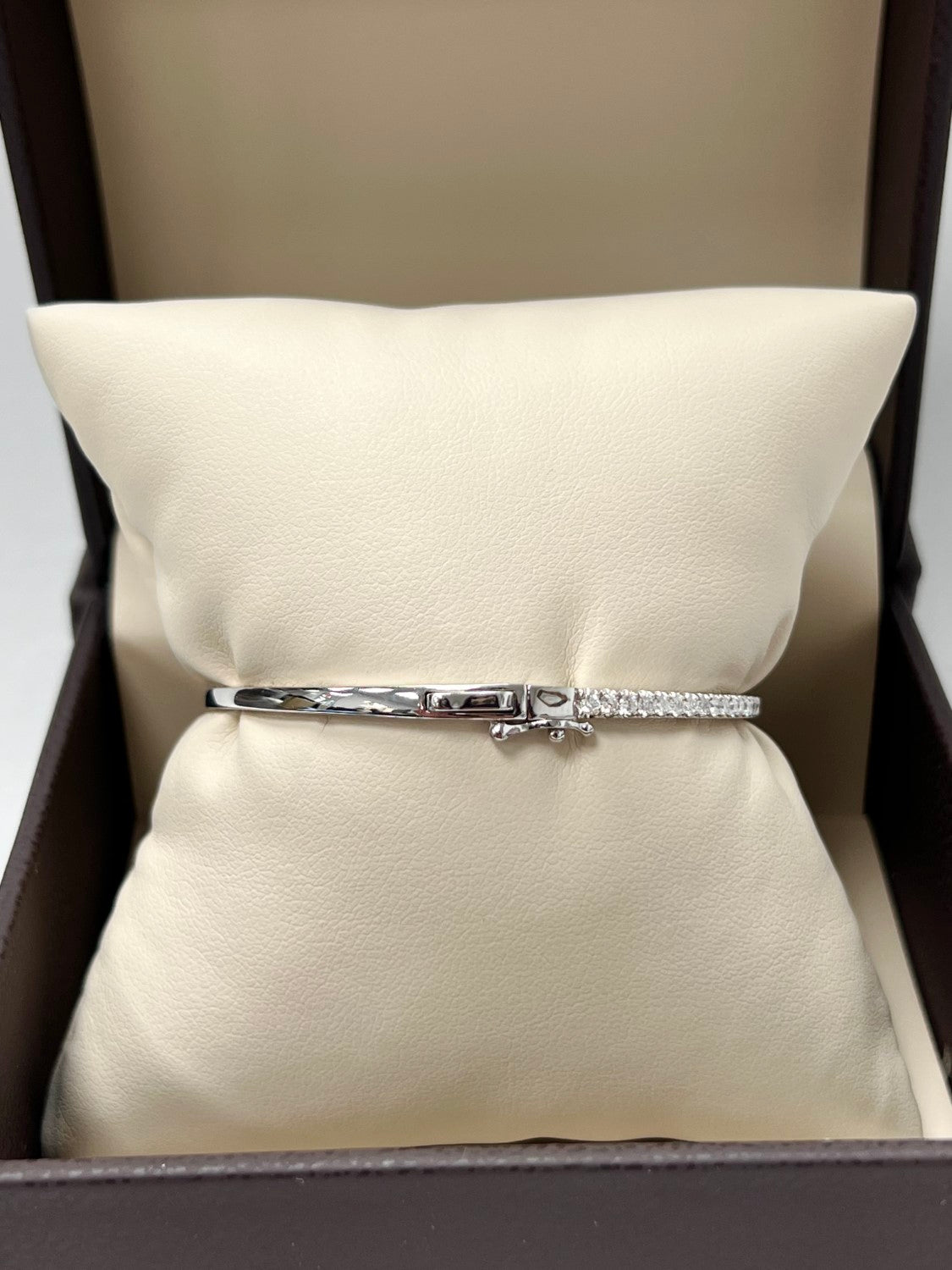 18KW Diamond Bangle