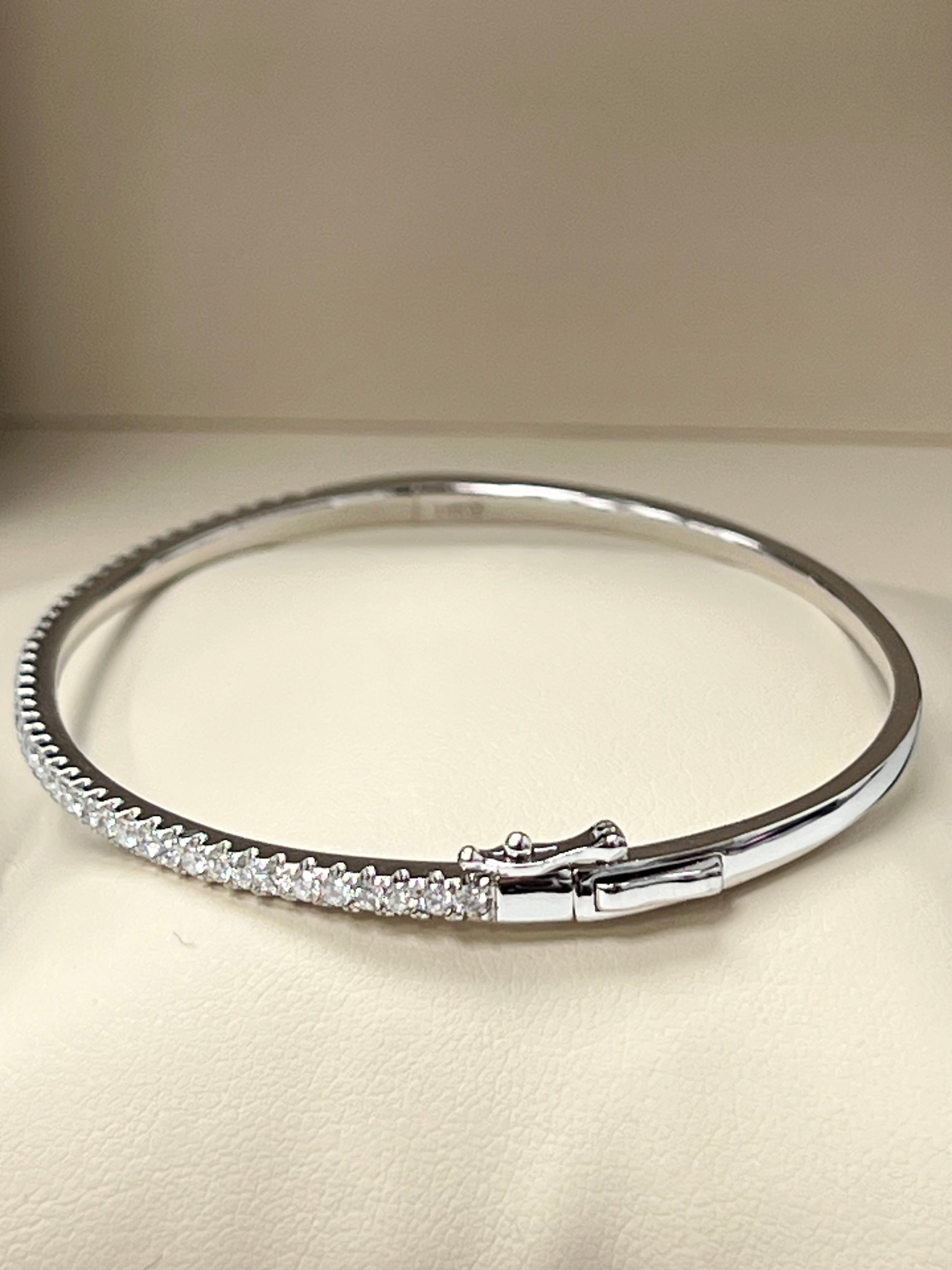 18K White Gold Diamond Bangle, 0.85ct
