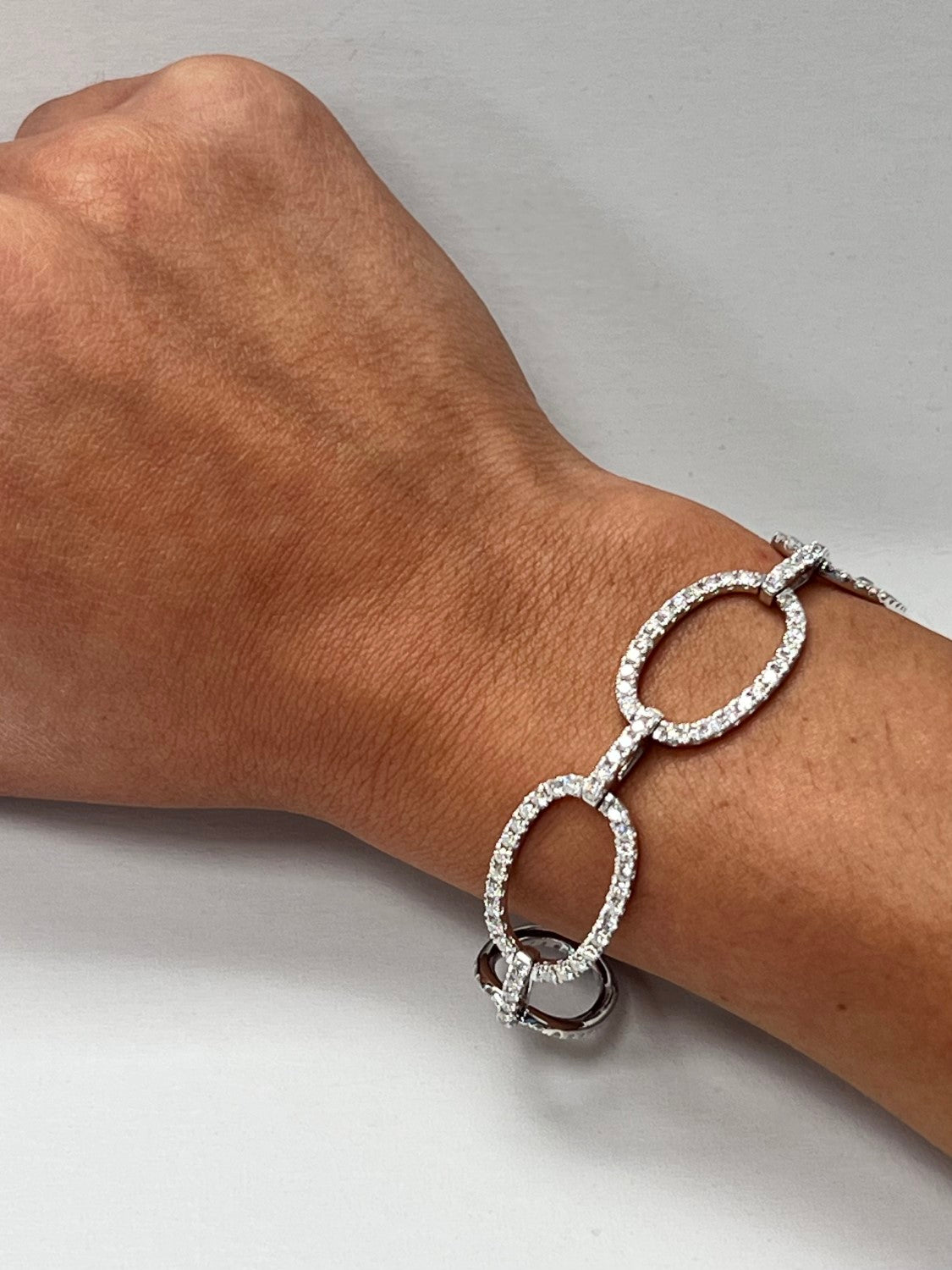 14K White Gold Diamond Open Circle Link Bangle