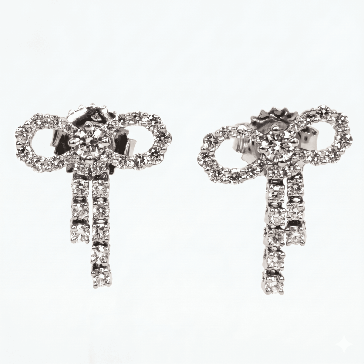 AE156277B - Earrings 14KW/2.8G 2RD-0.16CT 54RD-0.57CT