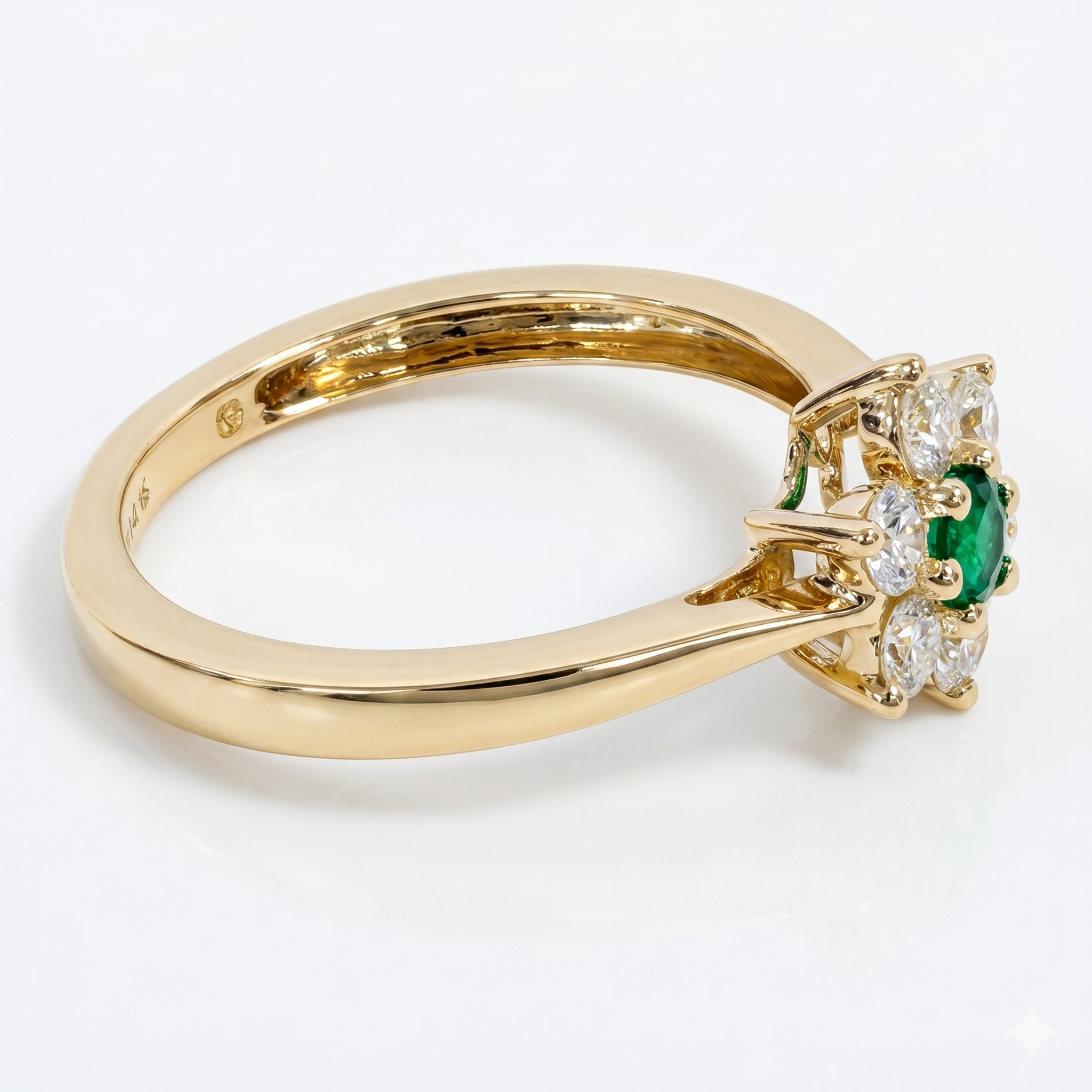 AER156963Y - 14KY/2.57GR 1EMER-0.13CT 6RD-0.44CT