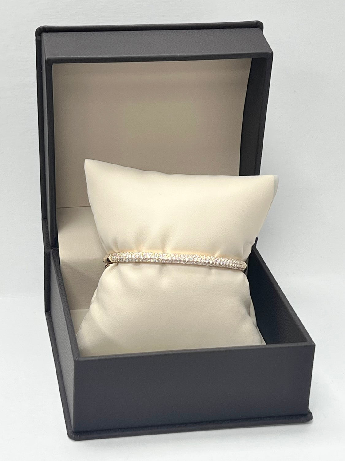 18K Yellow Gold Diamond Bangle, 1.91ct