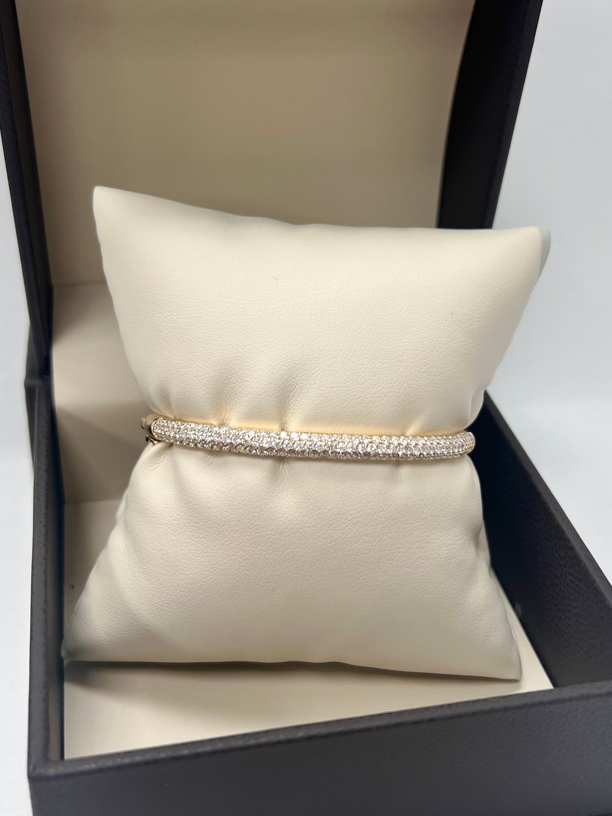 18K Yellow Gold Diamond Bangle, 1.91ct