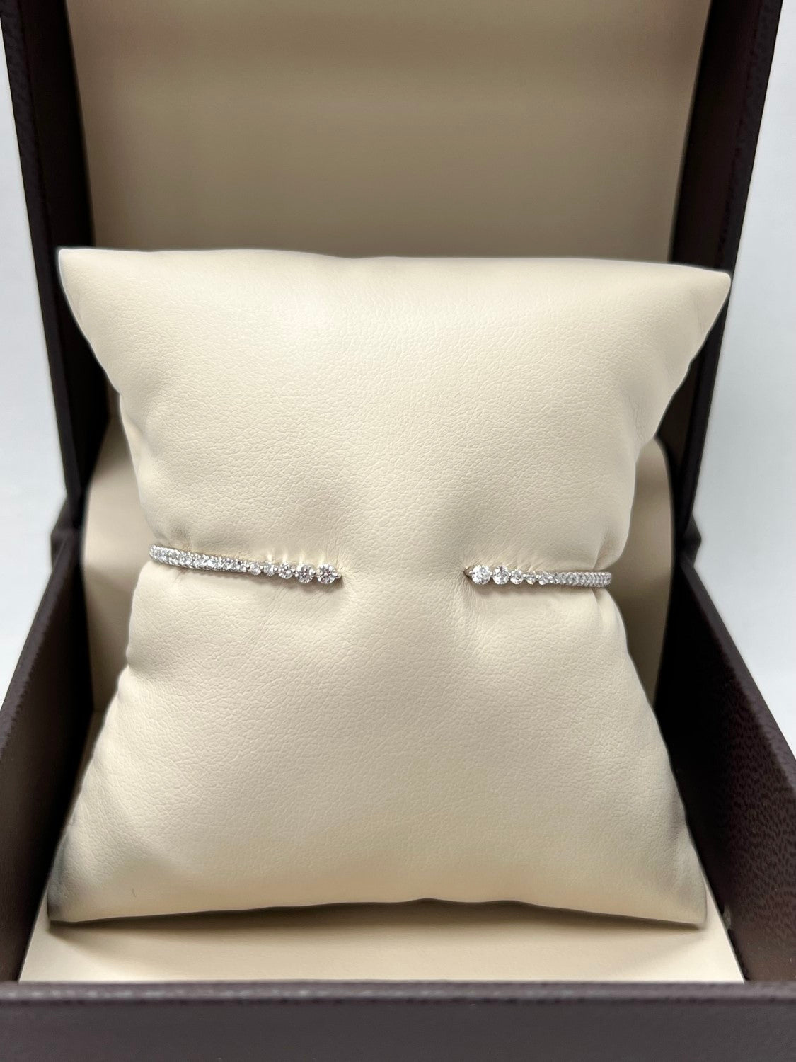 14K White Gold Diamond Claw Bangle
