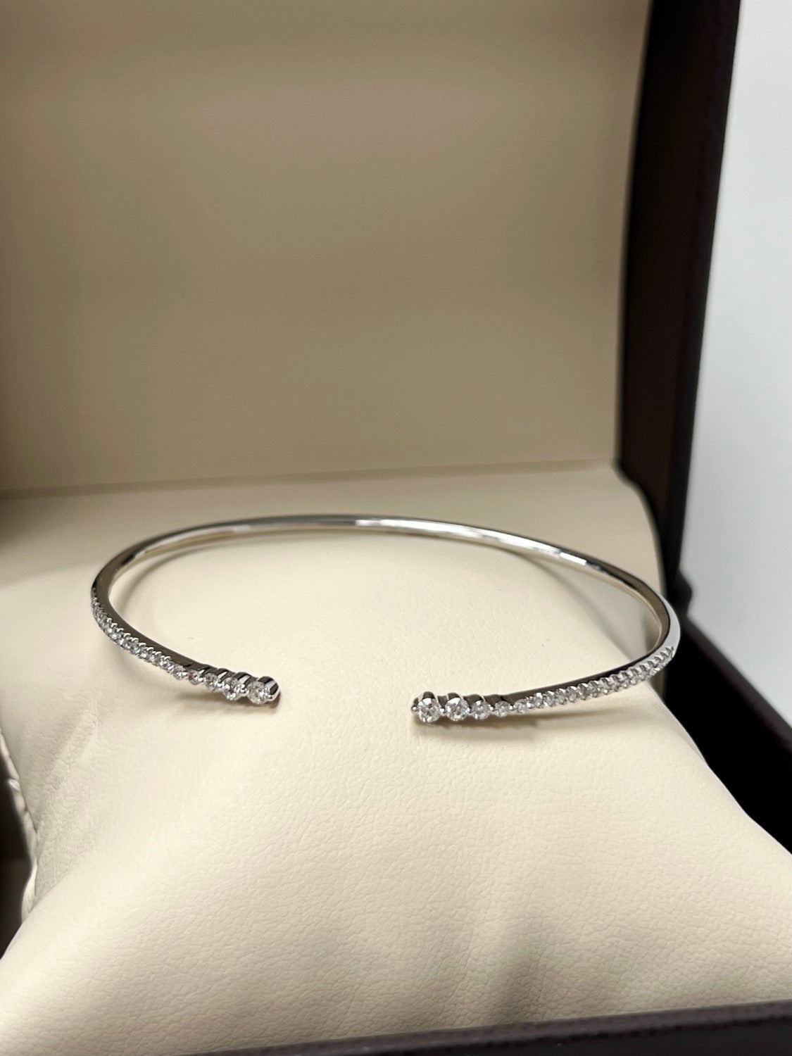 14K White Gold Diamond Claw Bangle
