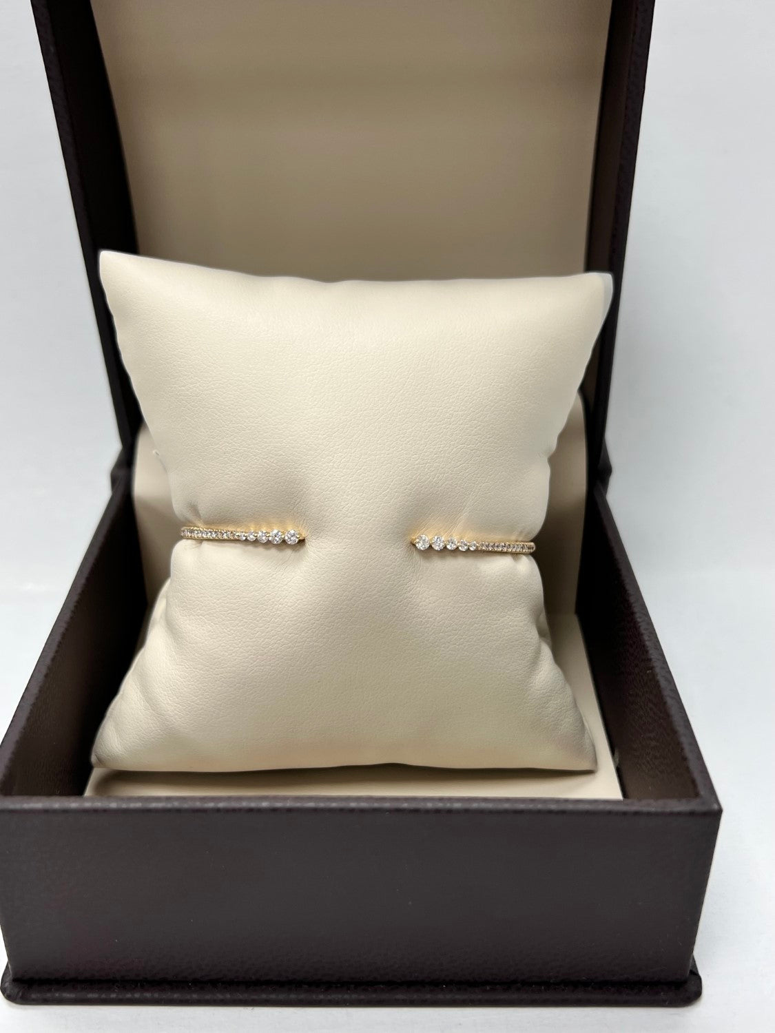 18KY Diamond Bangle