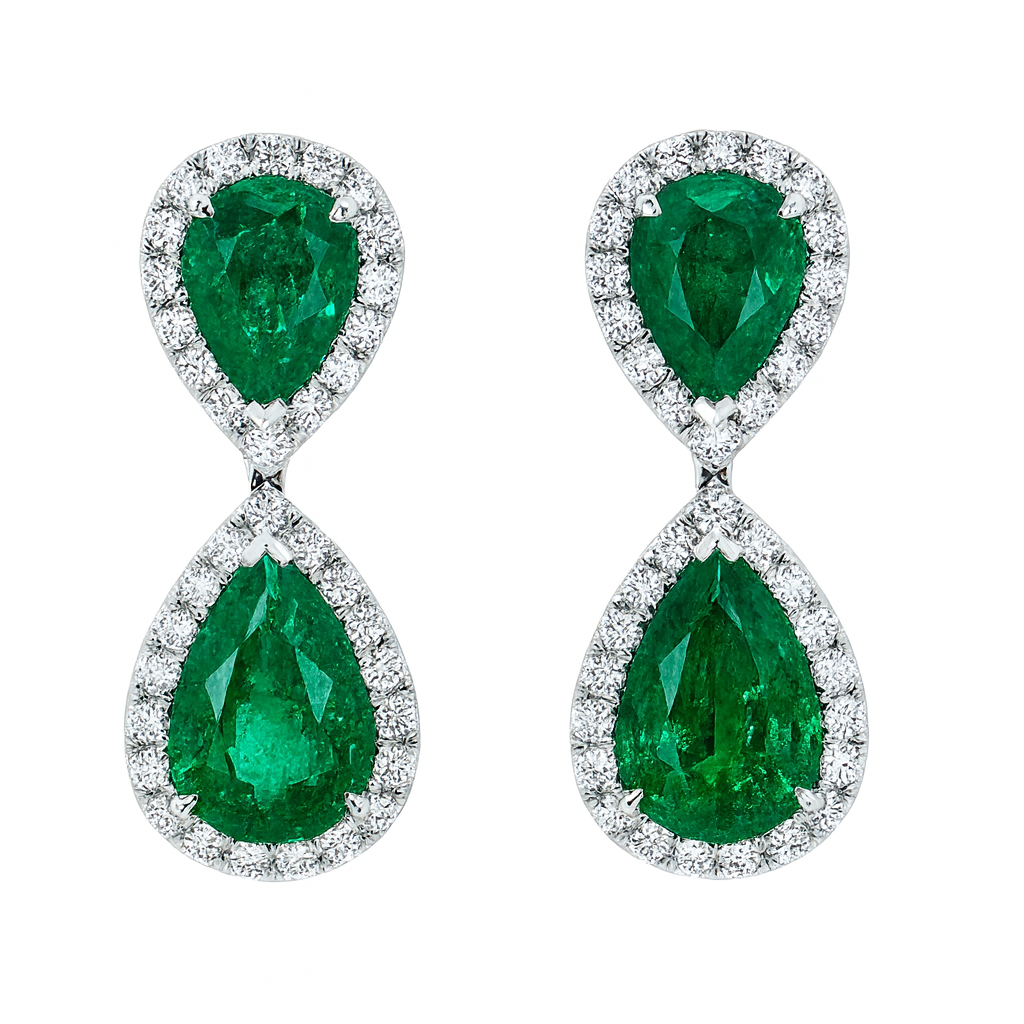 EE056331 - Earrings 18KW/5.1G 4EMER-4.62CT 70RD-0.86CT