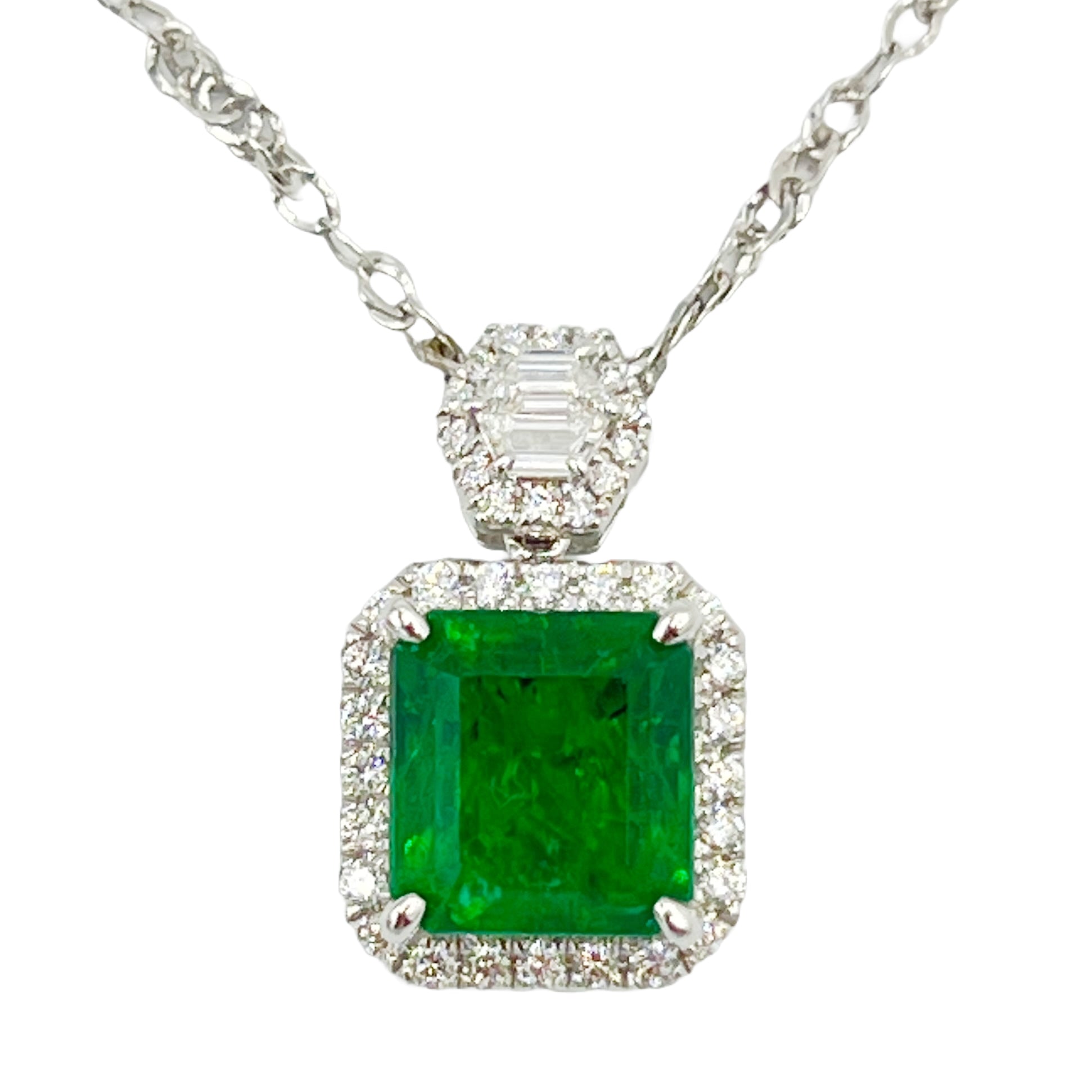 Pendant 18KW/3.1G 1EMER-5.79CT 2TRAP-0.22CT 38RD-0.46CT