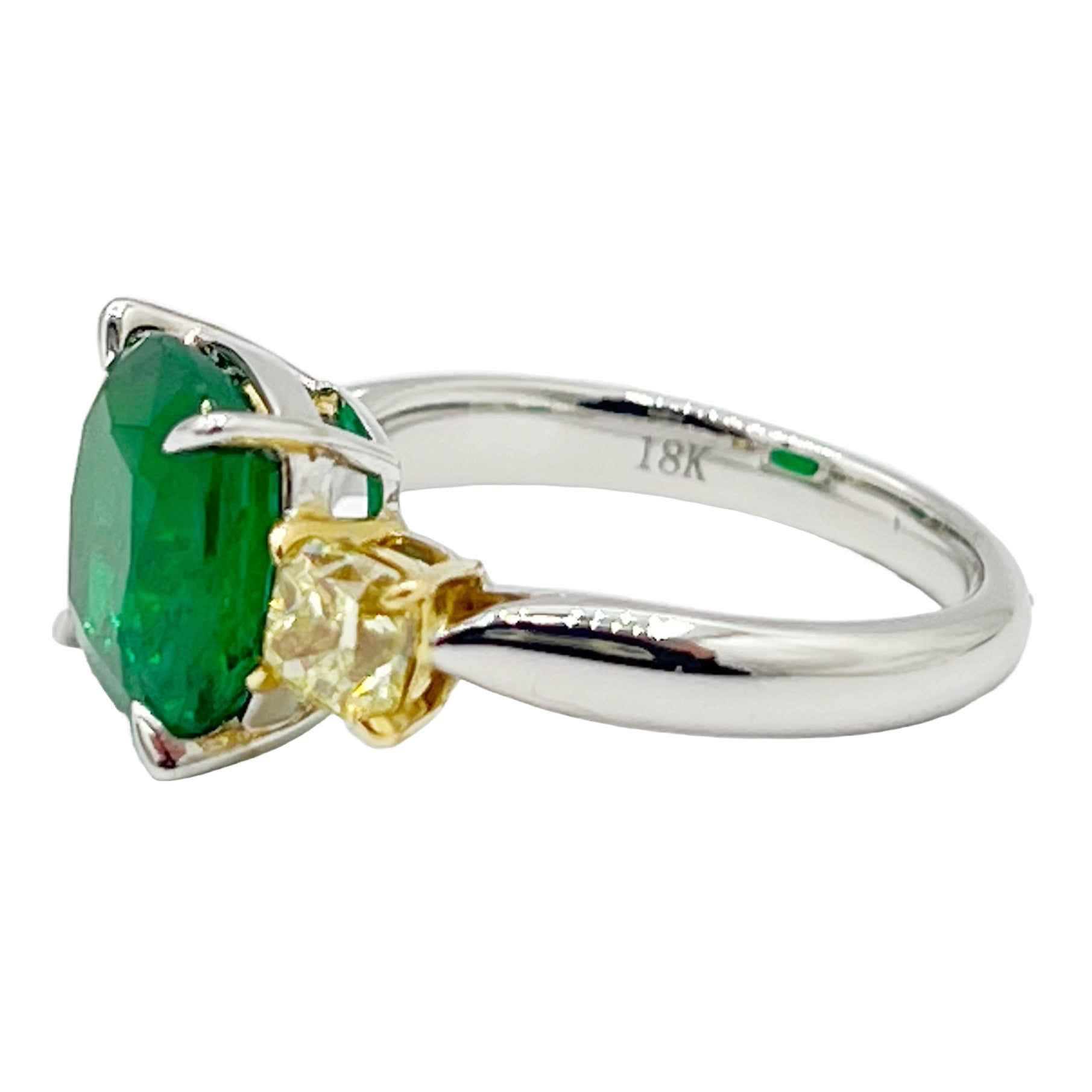 Ring 18KWY/4.4G 1EMER-3.60CT 2YD-0.98CT