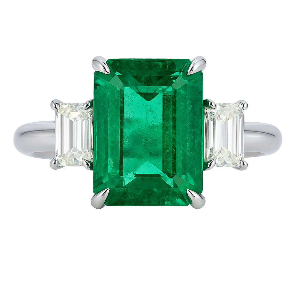 ER054561 - Ring 18KW/4.2G 1EMER-2.95CT 2EMER-0.61CT