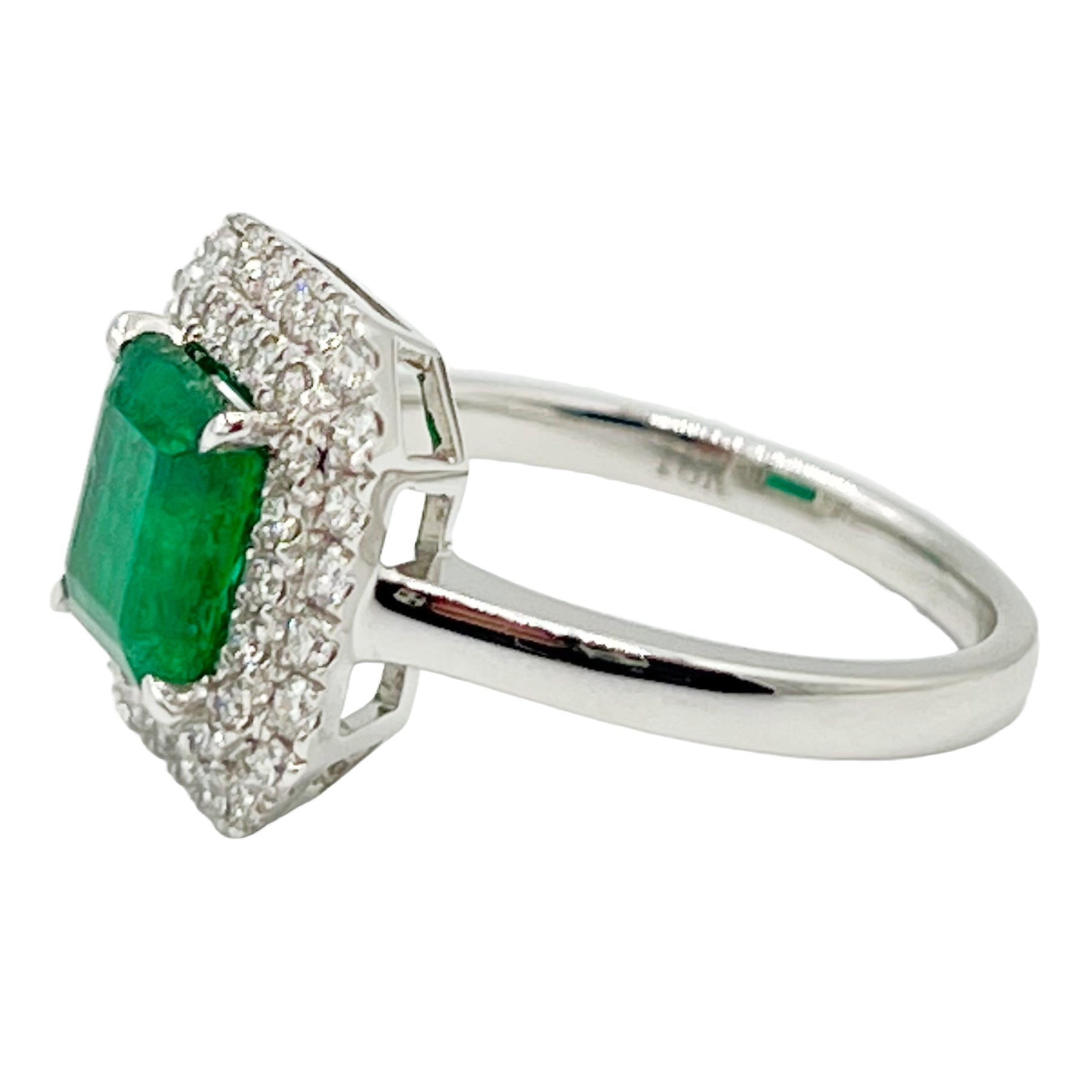 Ring 18KW/4.2G 1EMER-1.52CT 44RD-0.49CT