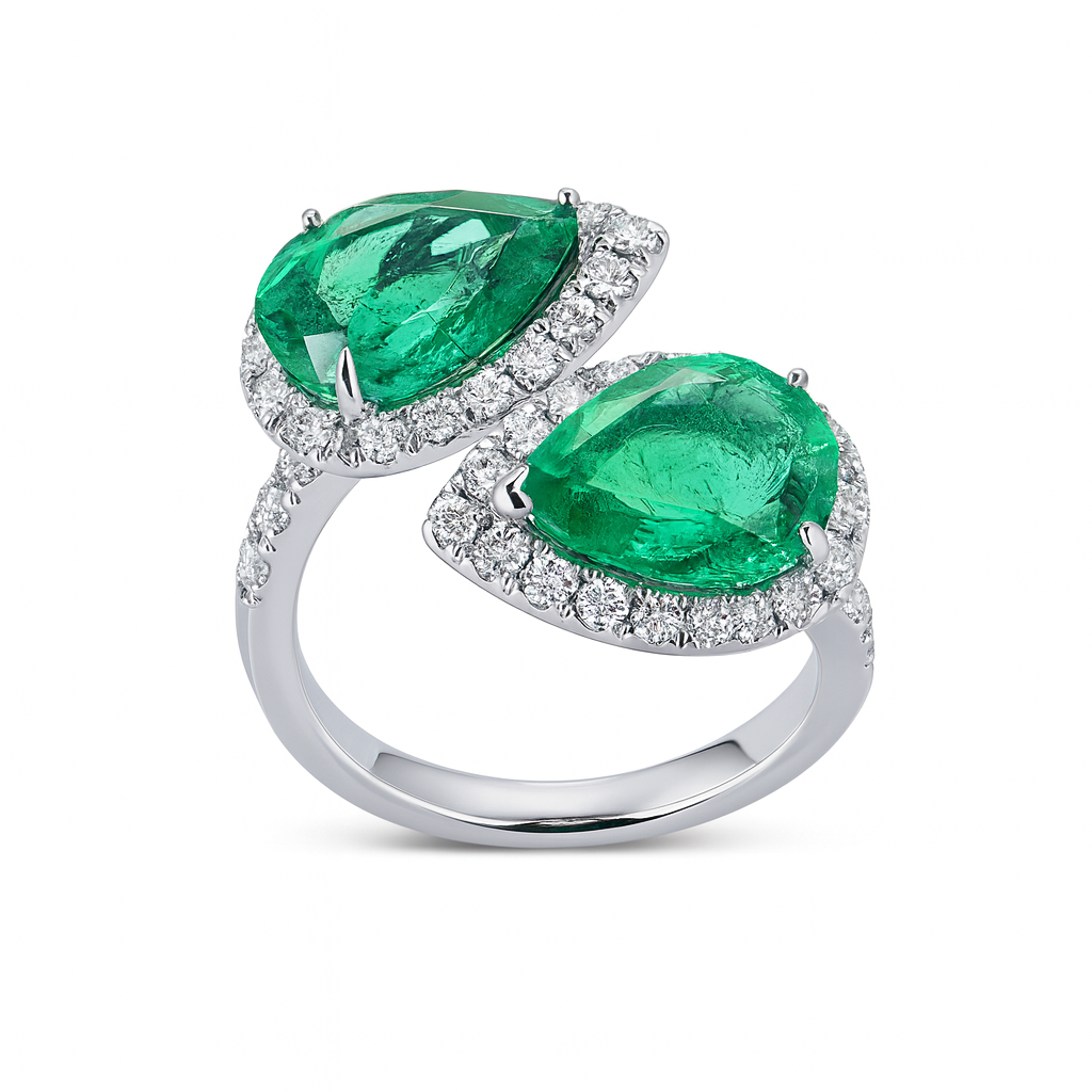 ER056806 - Ring 18KW/4.4G 2EMER-3.93CT 46RD-0.62CT