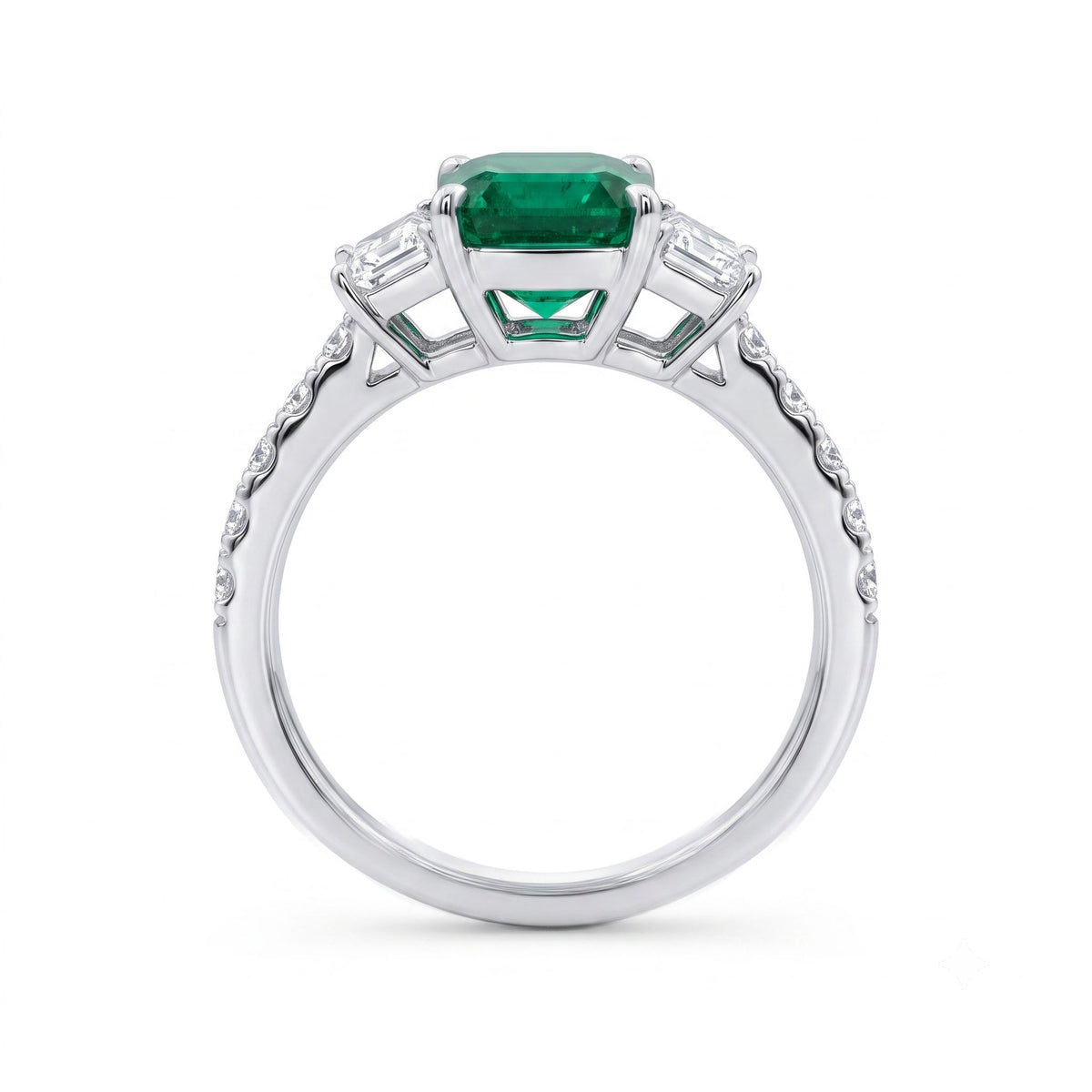 ER057059 - Ring 18KW/2.8G 1EMER-1.49CT 2EC-0.62CT 10RD-0.28CT
