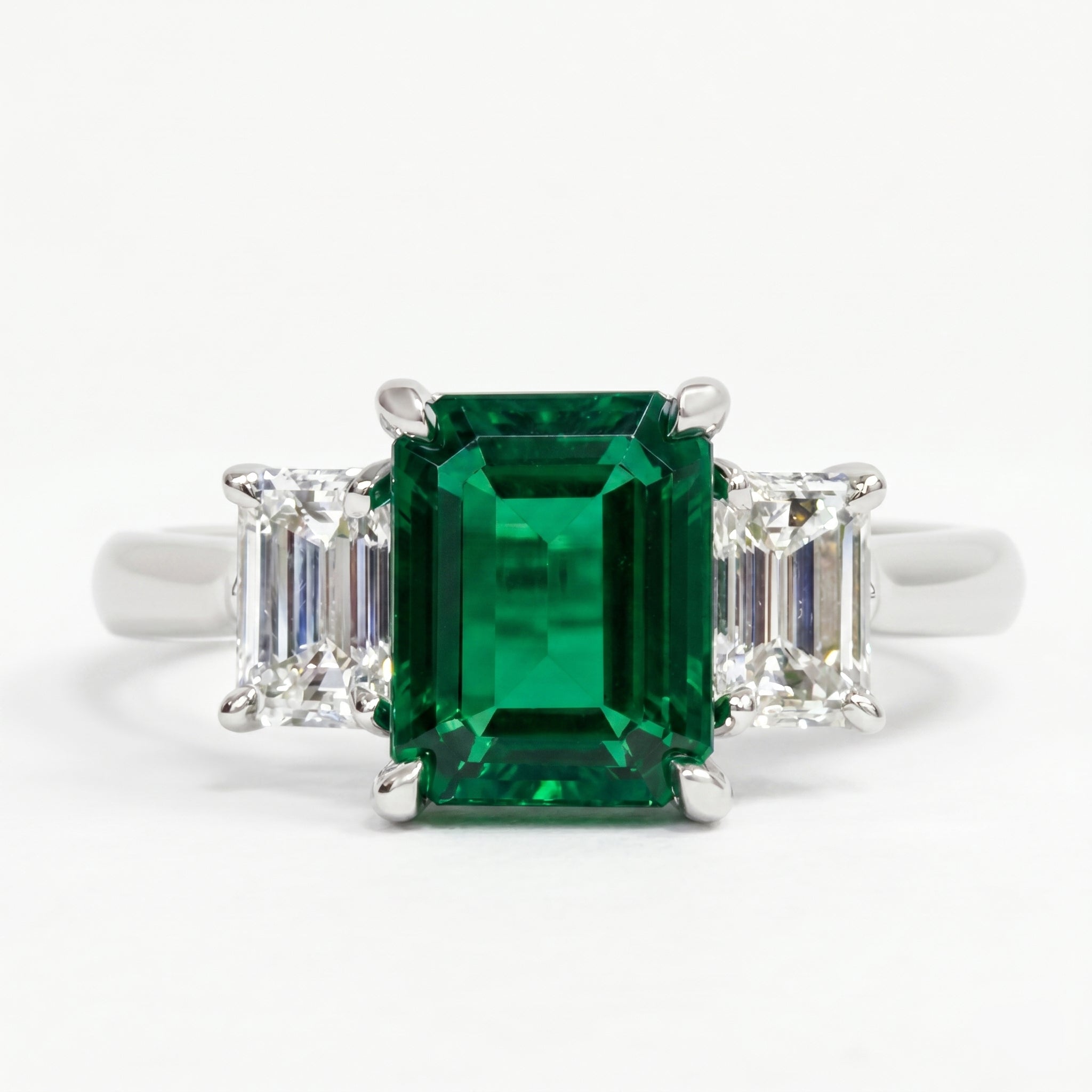 ER057069 - Ring 18KW 1EMER-1.88CT 2EC-0.78CT