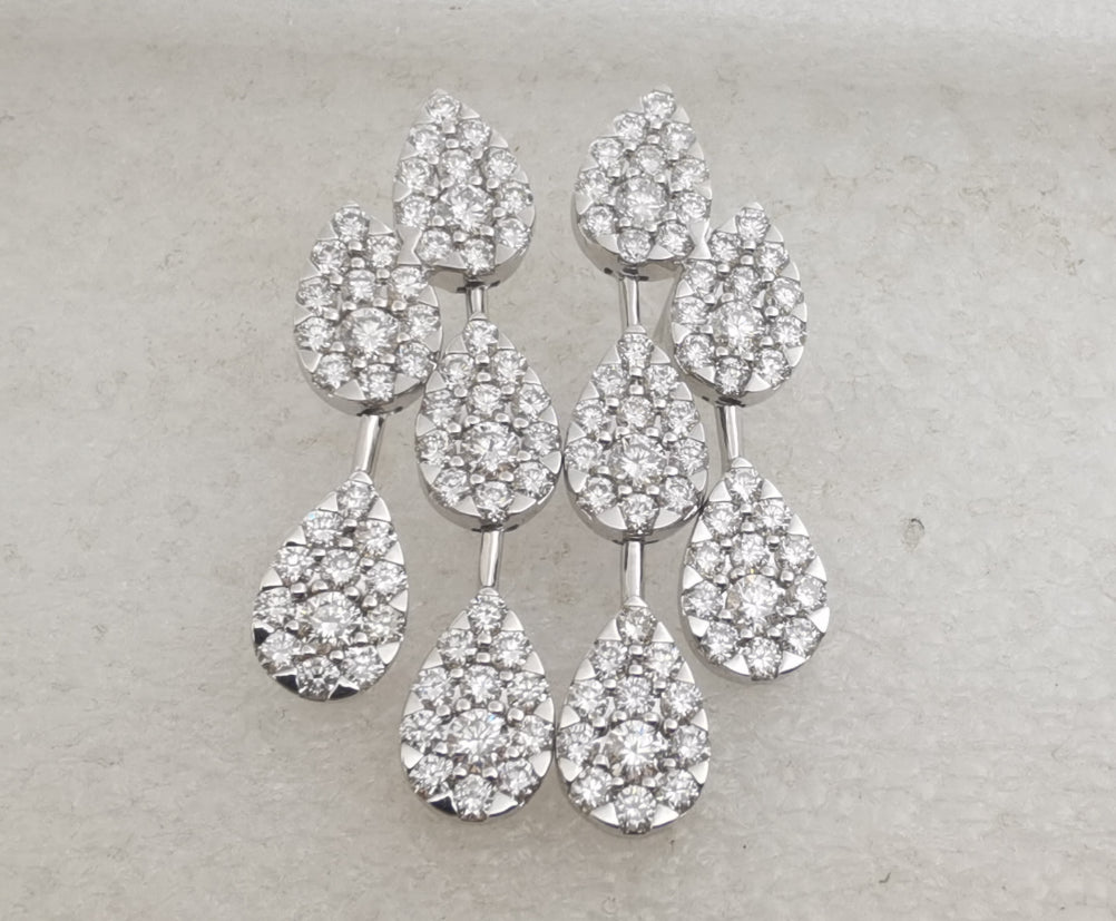 E055939B - Earrings 18KW/6.8G 10RD-0.67CT 110RD-2.48CT