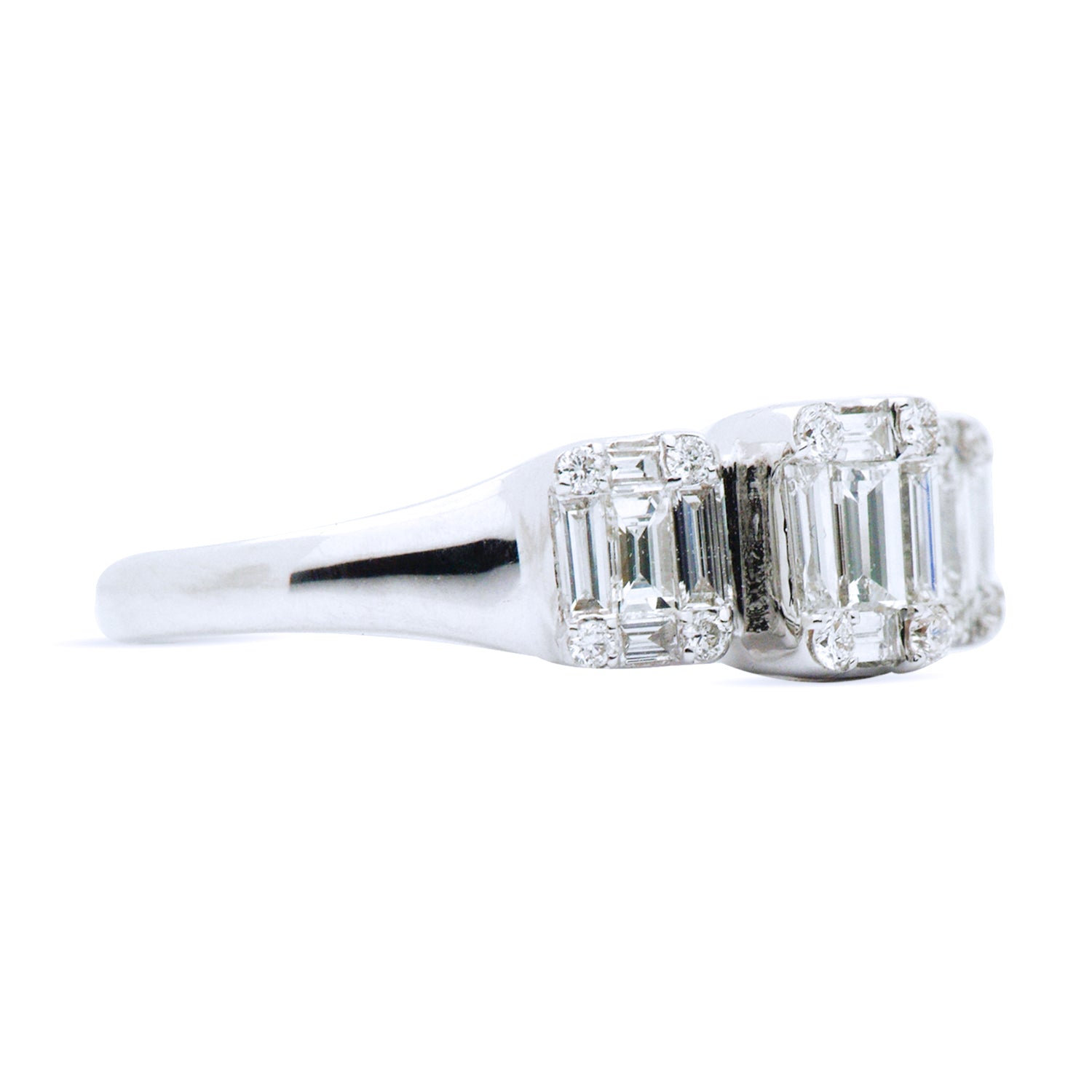 18KW Diamond Baguette Illusion Fashion Ring