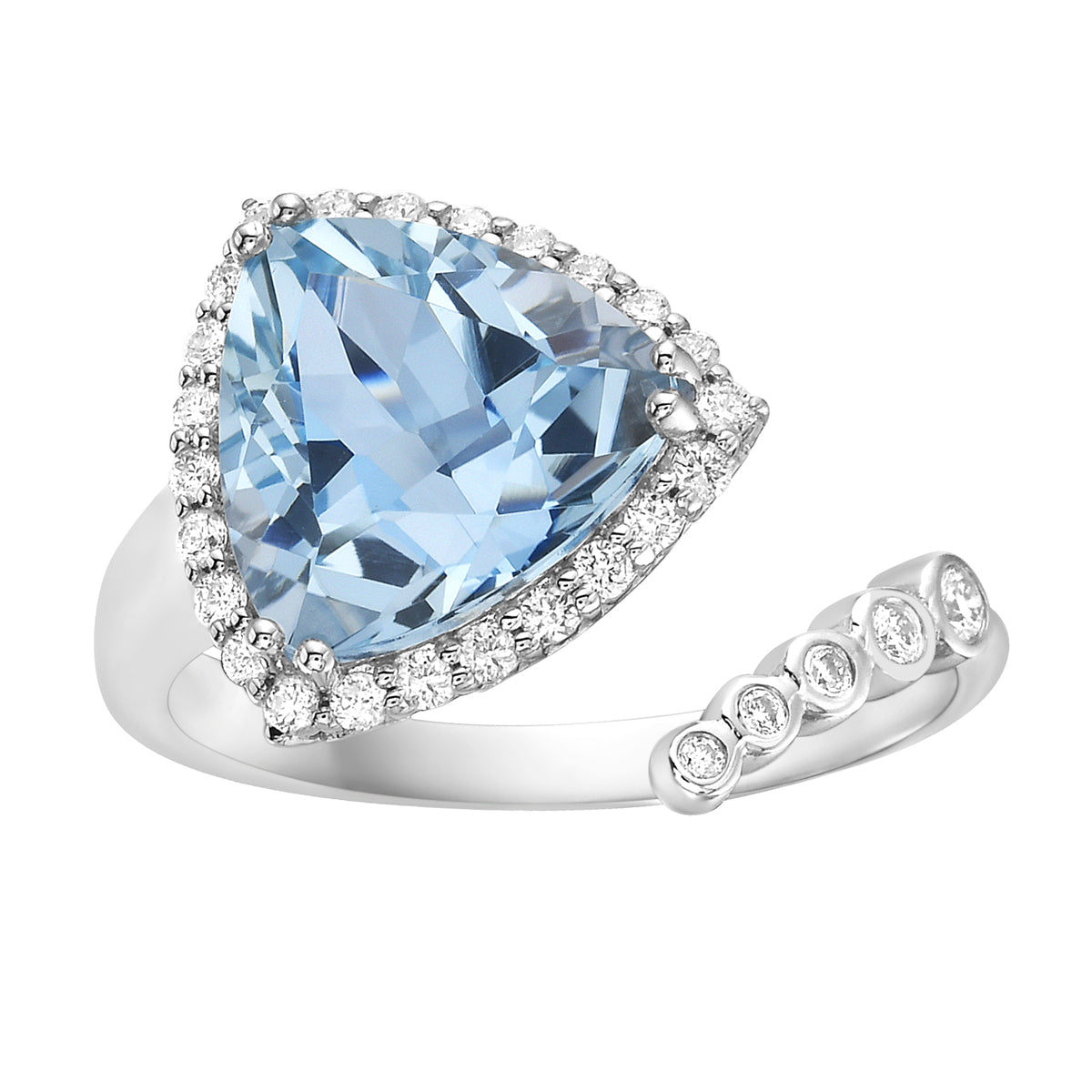 Ring 14KW/3.2G 1SBT-4.36CT 29RD-0.24CT Sky Blue Topaz