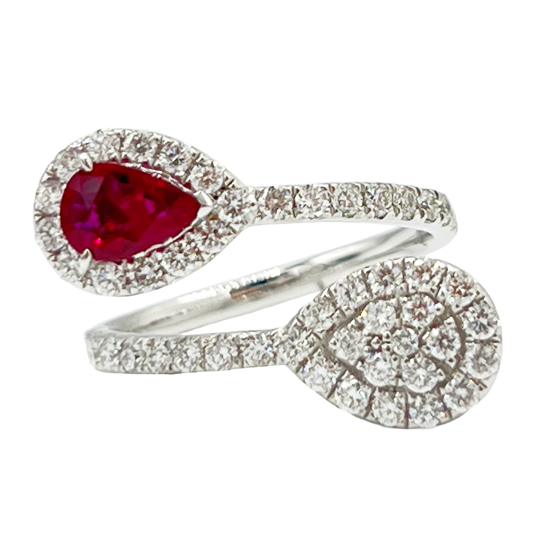 Ring 18KW/3.8G 1RUBY-0.67CT 49RD-0.85CT