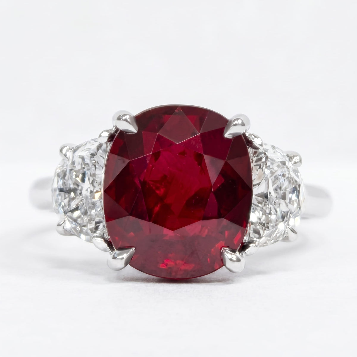 RR057066 - Ring 18KW 1RUBY-5.40CT 2HM-1.00CT