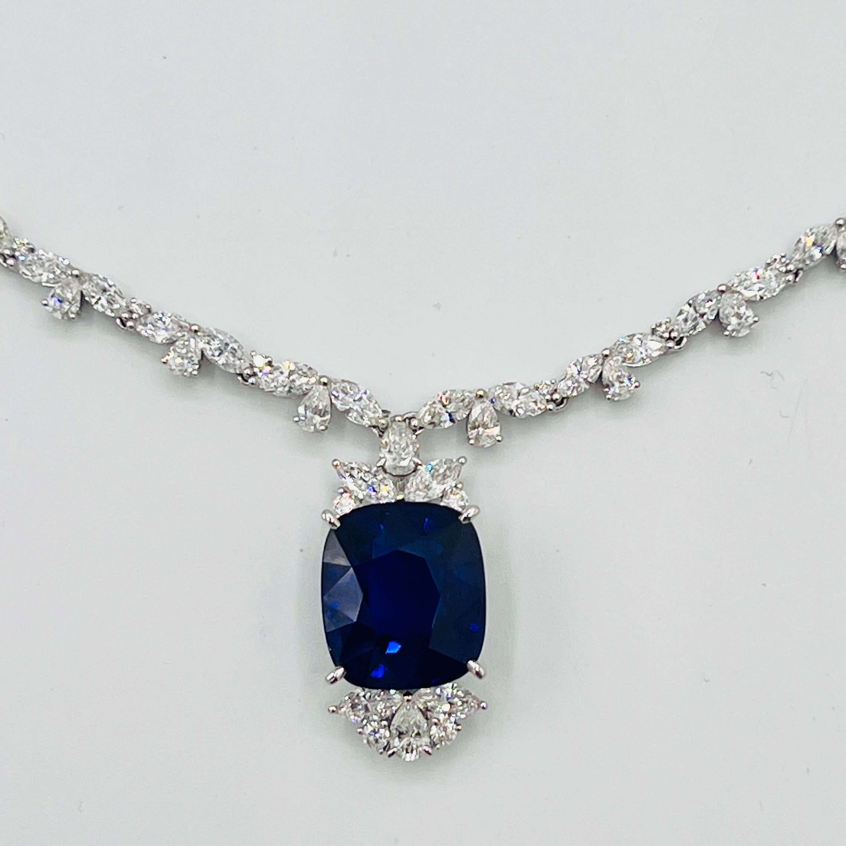 SN055350 - Necklace 18KW/26G 1SAPP-20.60CT 129FAN-15.58CT 44RD-0.66CT