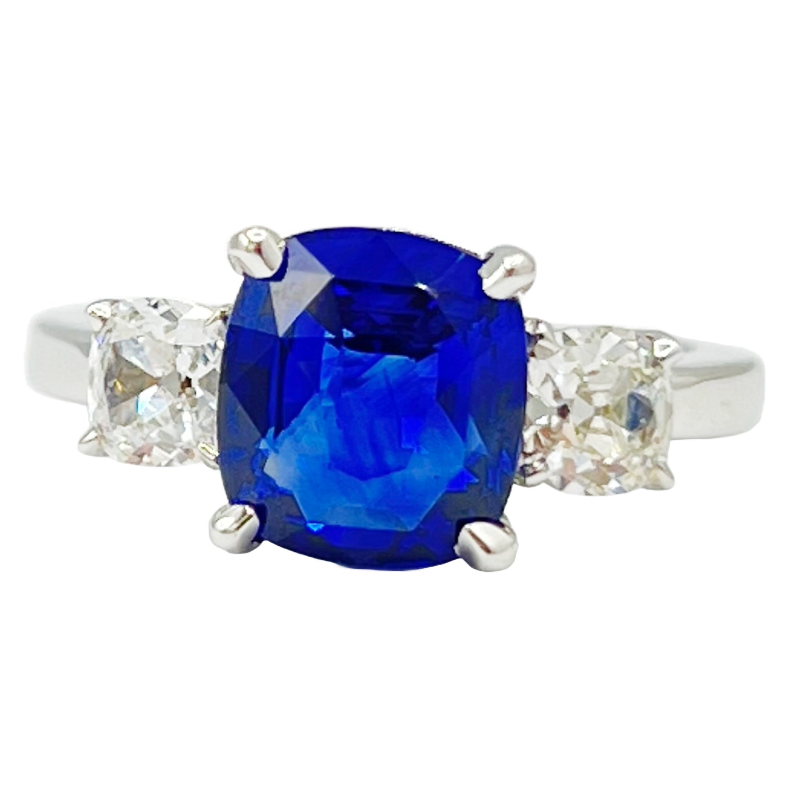 SR054910 - Ring 18KW/5.0G 1SAPP-3.00CT 2DIA-0.68CT