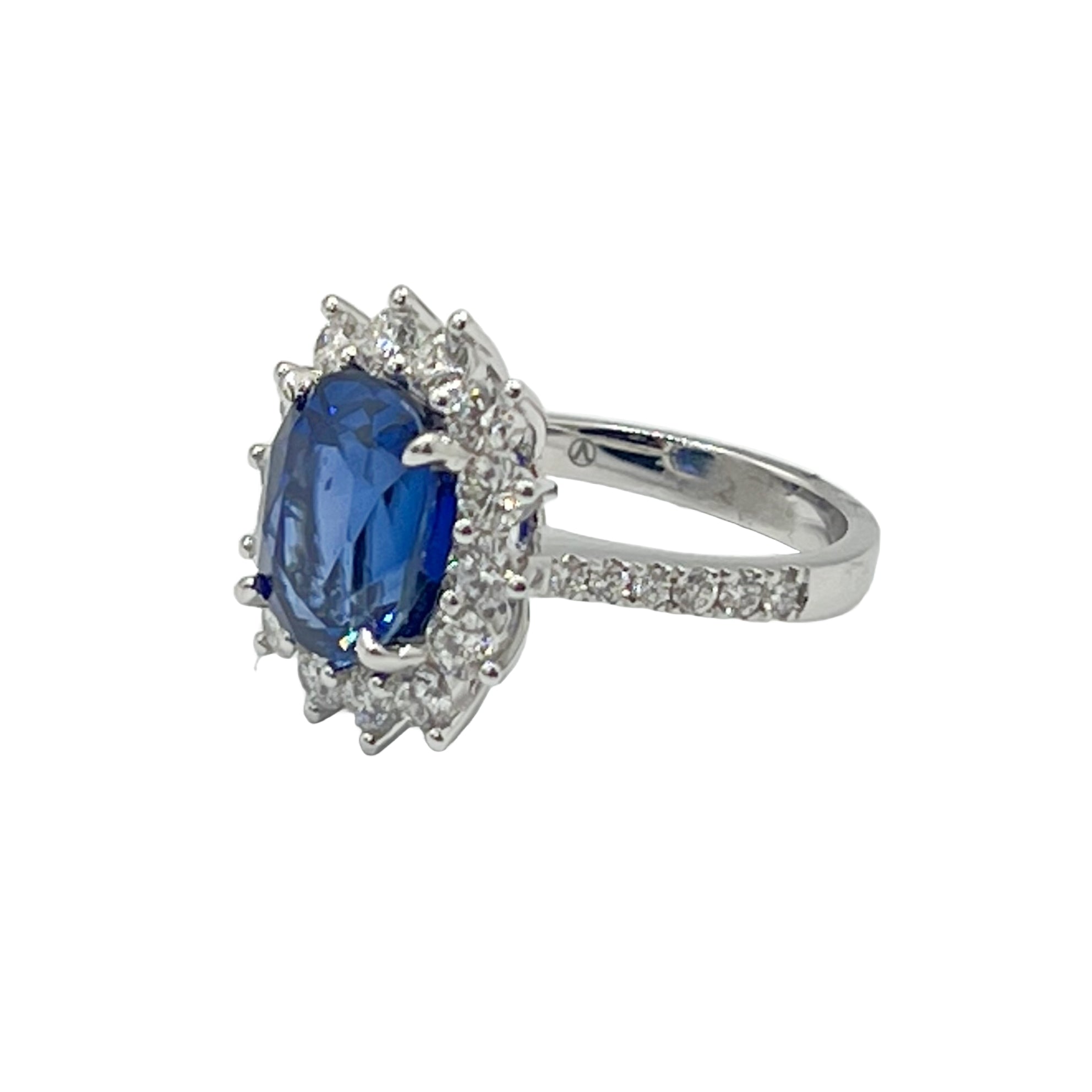 Ring 18KW/5.8G 1SAPP-6.01CT 26RD-1.42CT